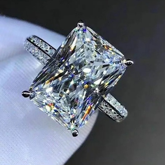 NEW LUXURY 925 STERLING SILVER DIAMOND ENGAGEMENT RING, CUTE RING, SHINY RING. - Picture 4 of 7